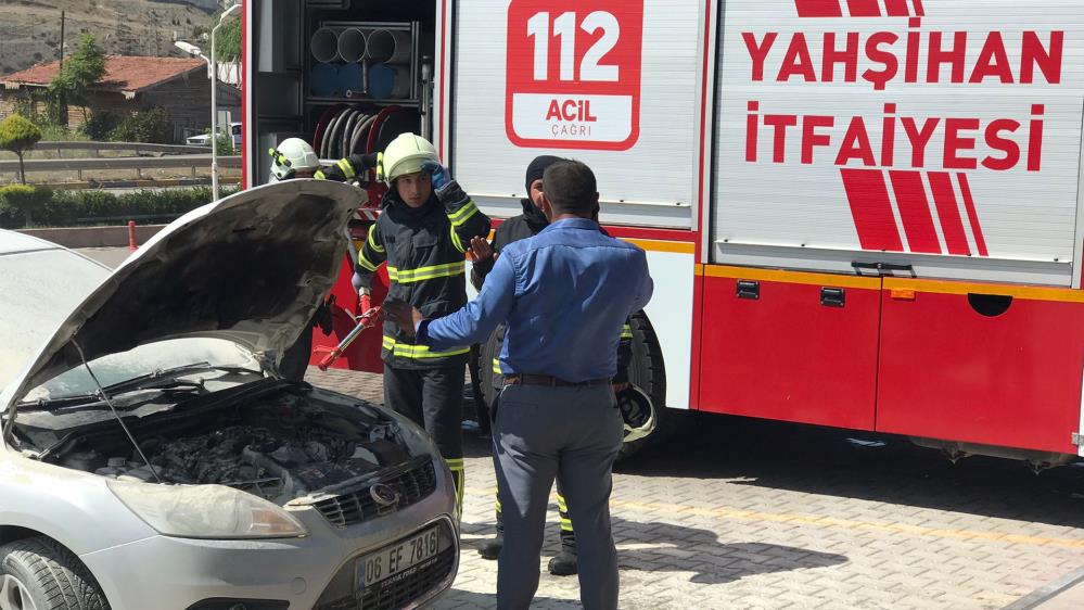  Kırıkkale’de,  park halindeki otomobil alev aldı